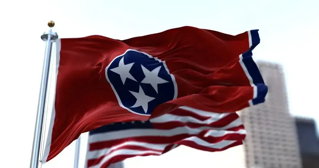 the tennessee flag flying